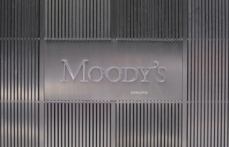 Moody's понизило рейтинги шести банков Р…