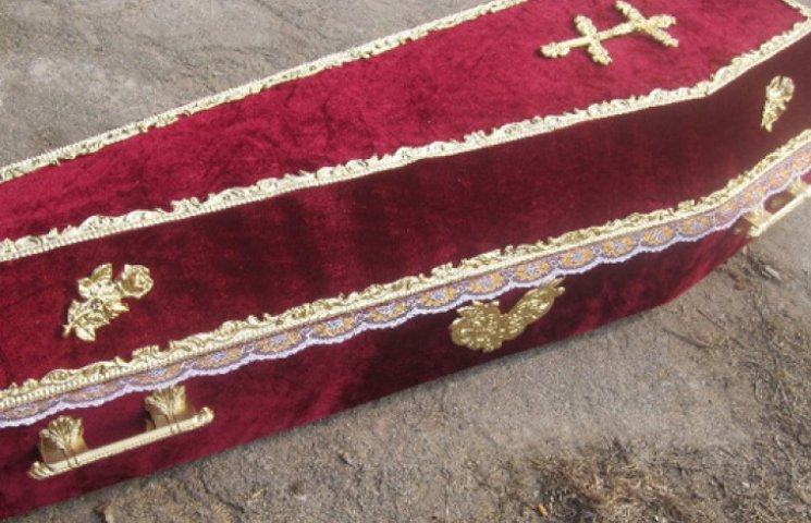 У Києві священик вирив дружину з могили…