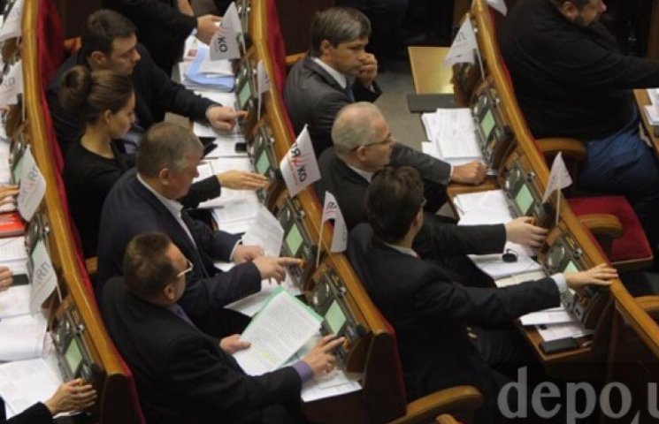 Комітет Ради схвалив урізання виплат пра…