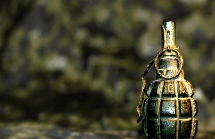 В Одесі невідомий кинув гранату на терит…