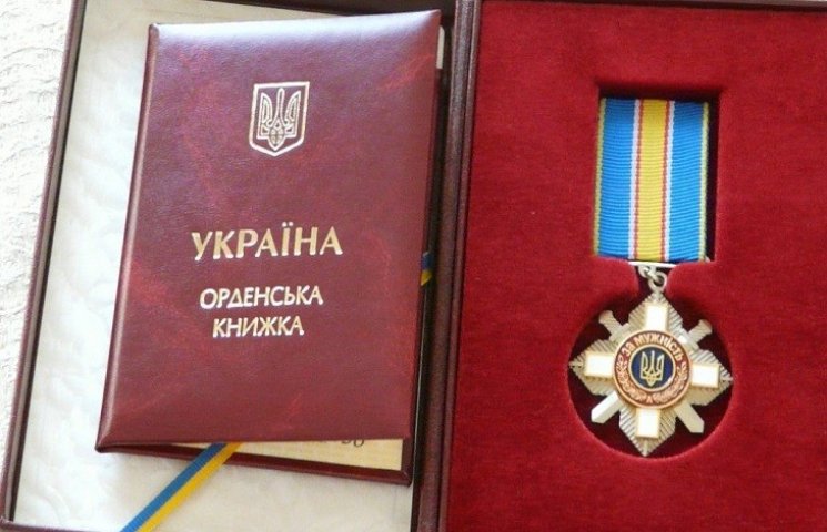 Порошенко посмертно нагородив орденом ст…
