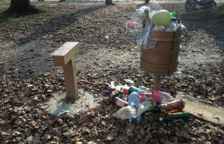 Выбросил в Киеве мусор мимо урны – запла…