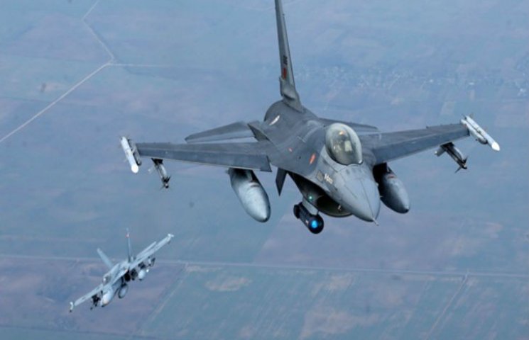 Авіація НАТО патрулює Чорне море через з…