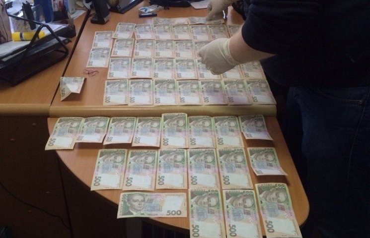 Прокуратура Одещини спіймала на хабарі ч…