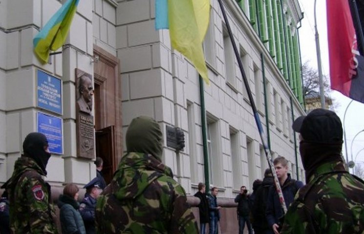 В Тернополе продолжается пикет из-за про…