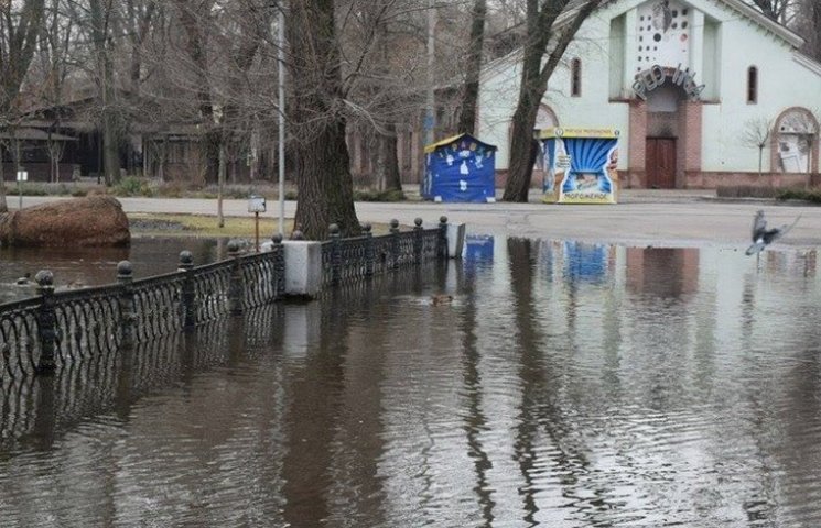 Озеро в центре Днепропетровска разлилось…