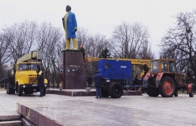 У Нікополі знесли жовто-блакитного Ленін…