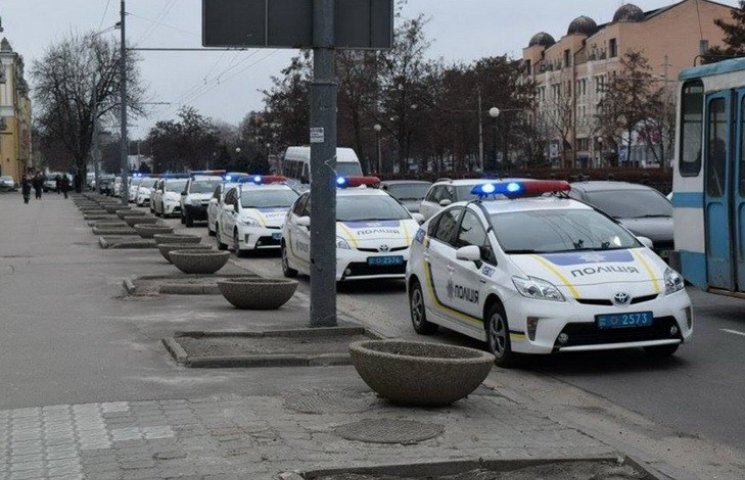 Дніпропетровську міськраду оточила поліц…