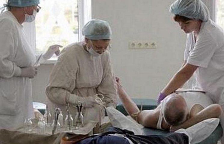 Захарченко свозит врачей в Горловку и Ен…