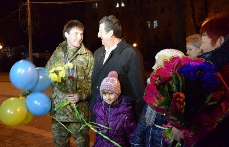 У Дніпропетровську зустріли звільнених з…