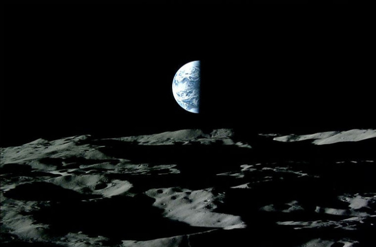 На Місяці відшукали земний кисень…