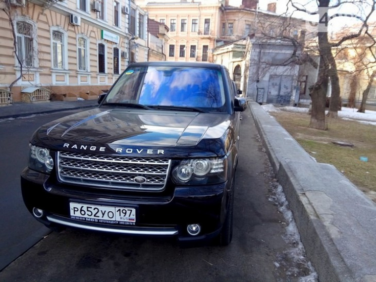 В центрі Одеси Range Rover автохама з Мо…