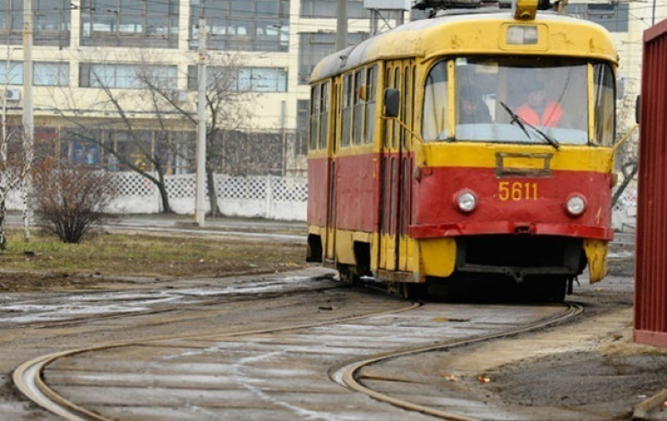 В Харькове женщина покалечилась в трамва…