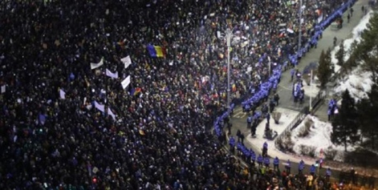 Румунський майдан: Розпочалися сутички п…