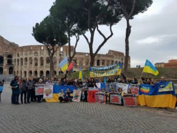 В Риме украинцы протестуют под посольств…