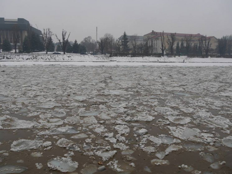 За льодоходом в Ужгороді стежать монітор…