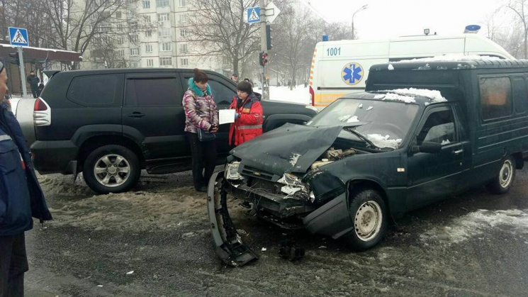 В Харькове возле церкви столкнулись авто…