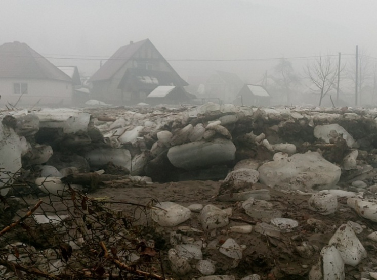 Мешканцям зруйнованих будинків у Броньці…