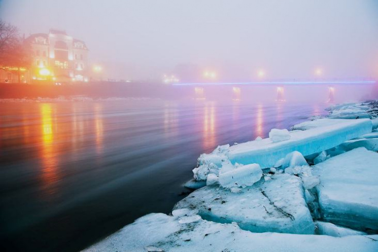 Фантастичні кадри нічного Ужгорода "льод…