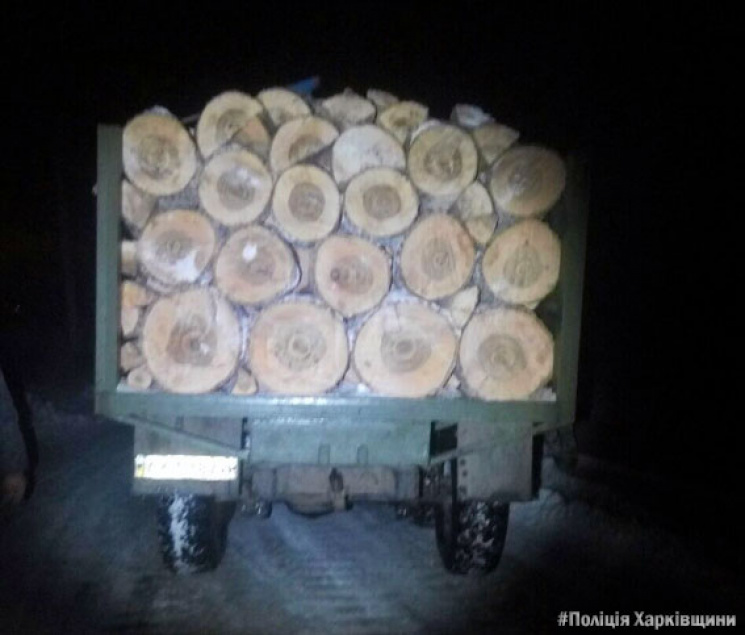 На Харківщині затримали дві вантажівки з…