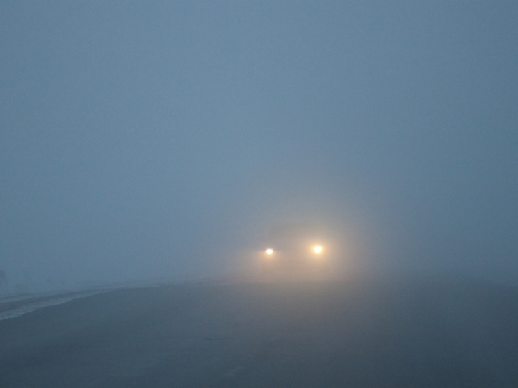 Через сильний туман на автошляхах Хмельн…