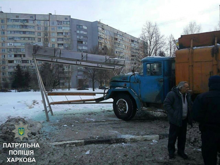 На Алексеевке водитель мусоровоза направ…