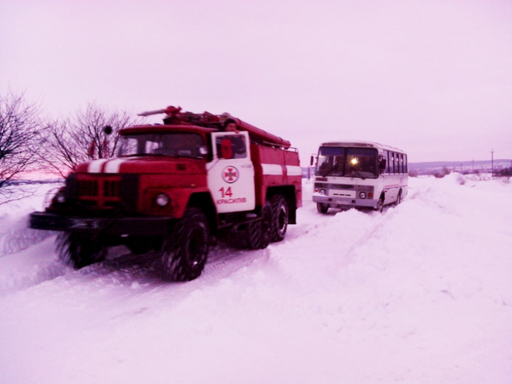 На Красилівщині у снігу застряг повний л…