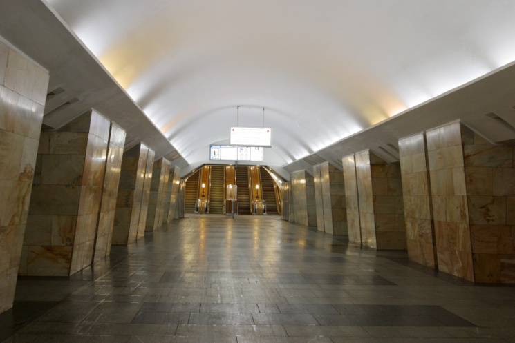 Жінка на коліях метро в Харкові: стали в…