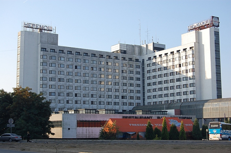 Російський олігарх викупив акції готелю…