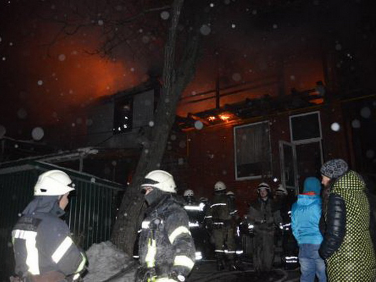 Півсотні пожежних гасили будинок у центр…