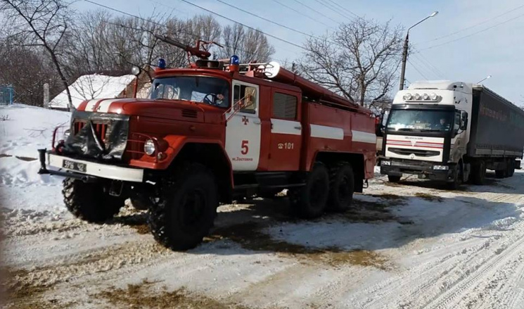 На Буковине спасатели вытащили из снежны…