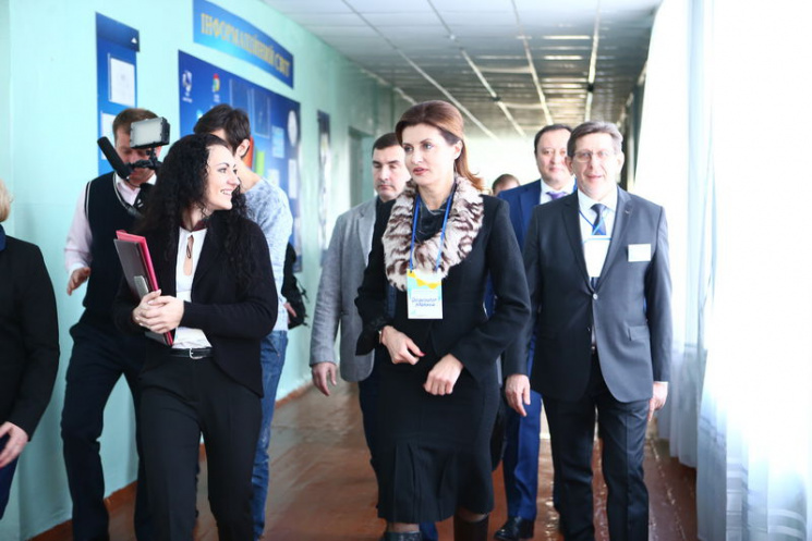 Марина Порошенко вручила сертифікати зап…
