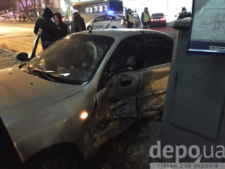 В центрі Вінниці аварія: "Ланос" залетів…