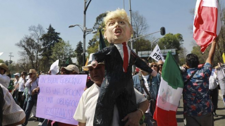 В Мексике вспыхнули массовые протесты пр…