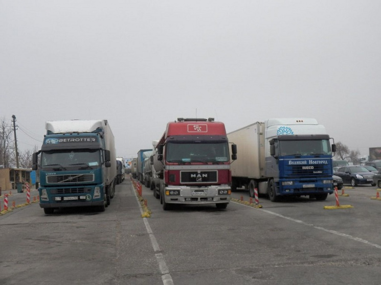 На Кубани несколько сотен грузовиков не…