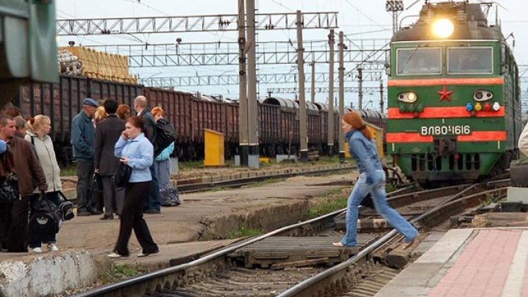 На Харьковщине поезд сбил женщину, котор…
