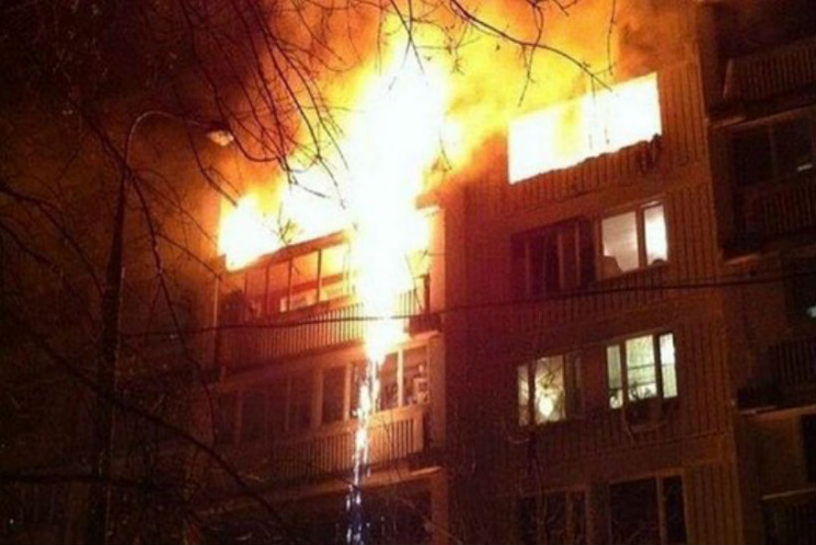 Ночью в Киеве дотла сгорела квартира жур…