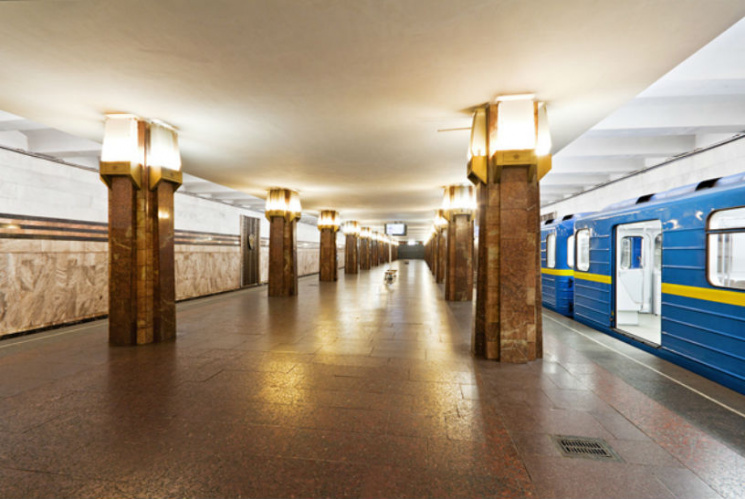 Вестибюль столичной станции метро "Герое…