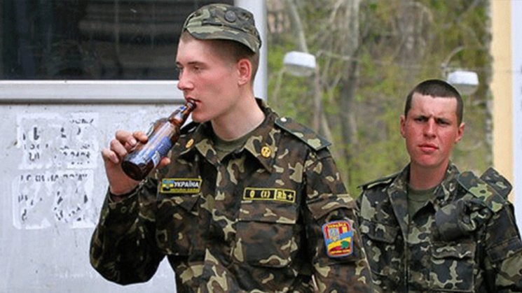 В Харькове военный сбежал из-под домашне…