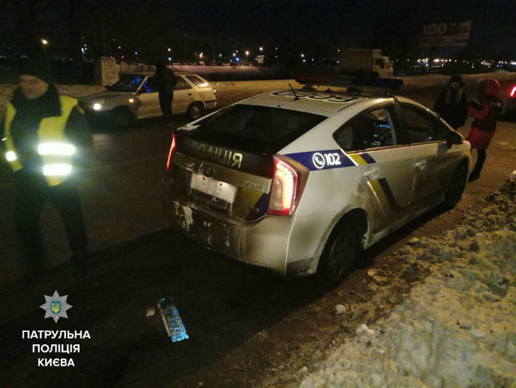 У Києві неадекватний водій побив копів і…
