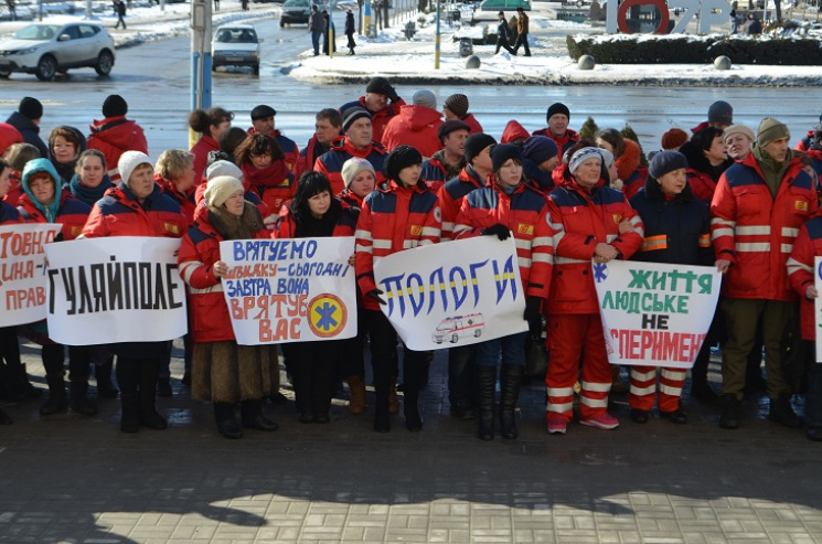 "Парамедикам - ні!": у Запоріжжі протест…