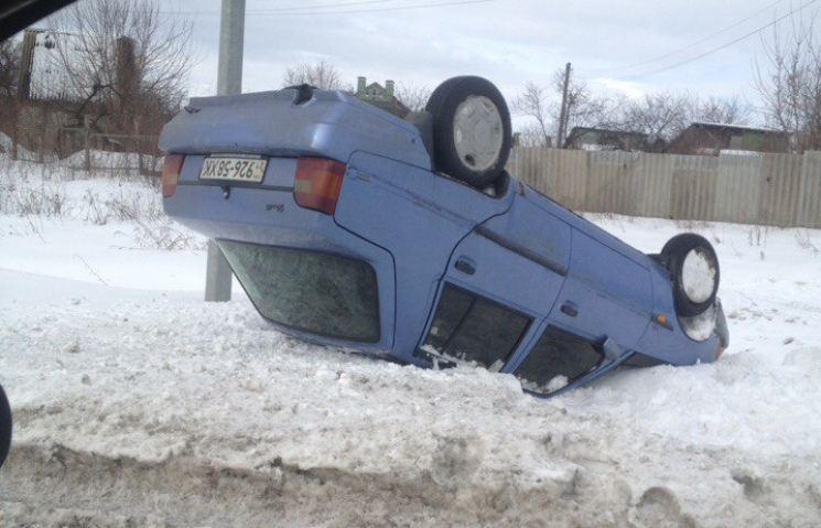 В Харькове водитель опрокинул свое авто…