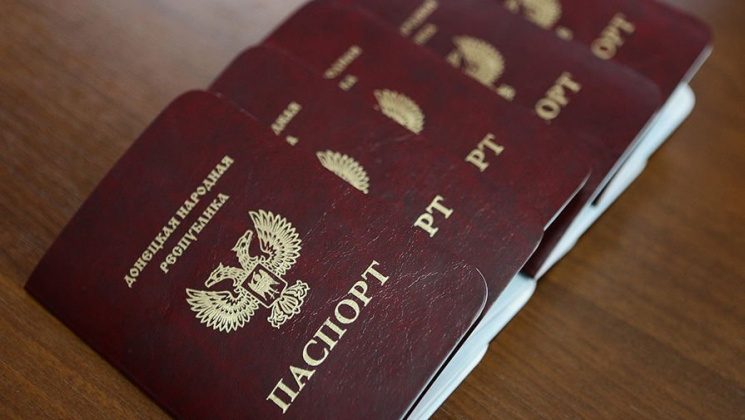 Кремль офіційно визнав паспорти і автоно…
