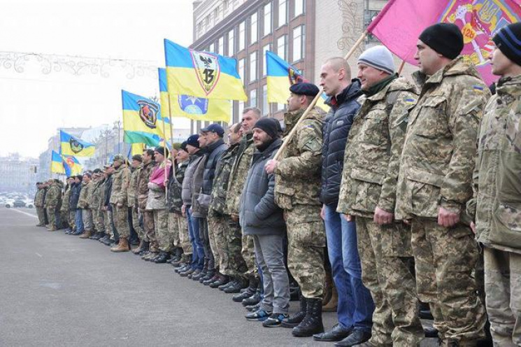 В Киеве почтили защитников Дебальцево…