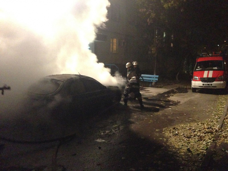 У Вінниці в спальному районі згорів авто…