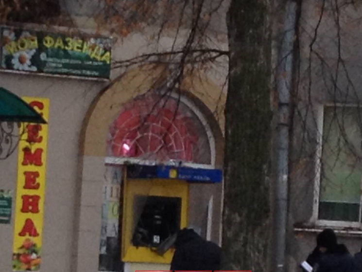 В Сумах произошло ограбление банкомата с…
