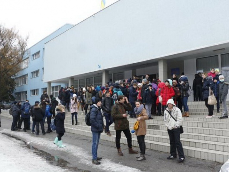 В Днипре эвакуировали учеников из школы…