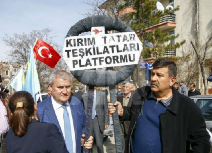 На річницю анексії Криму татари в Анкарі…