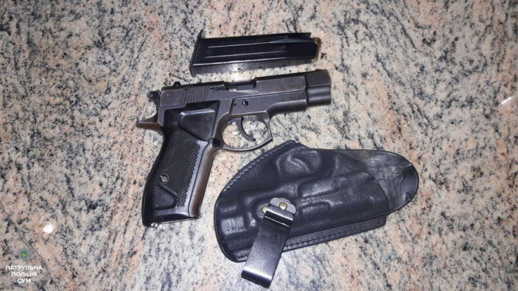 В Сумах посетителей кафе перепугали оруж…