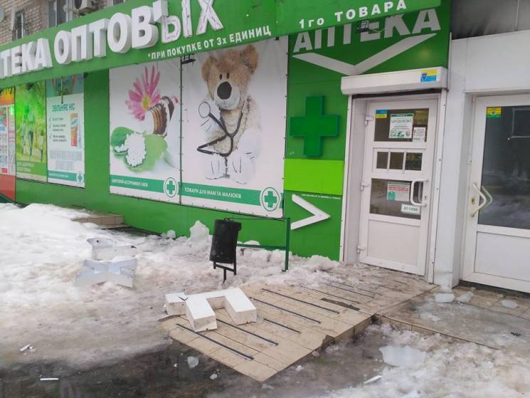 В Харькове ледяная глыба сорвалась с кры…